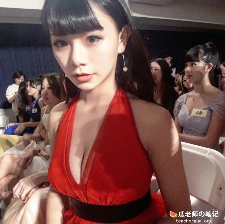 台湾 艺人 #吴天心 认的干女儿 #青青 成名后 陈年自拍黑历史被爆出