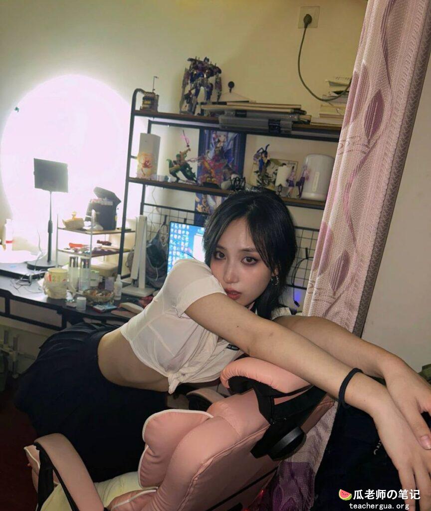 成都 老师 #胡可煊 母狗露出得罪金主被投稿流出